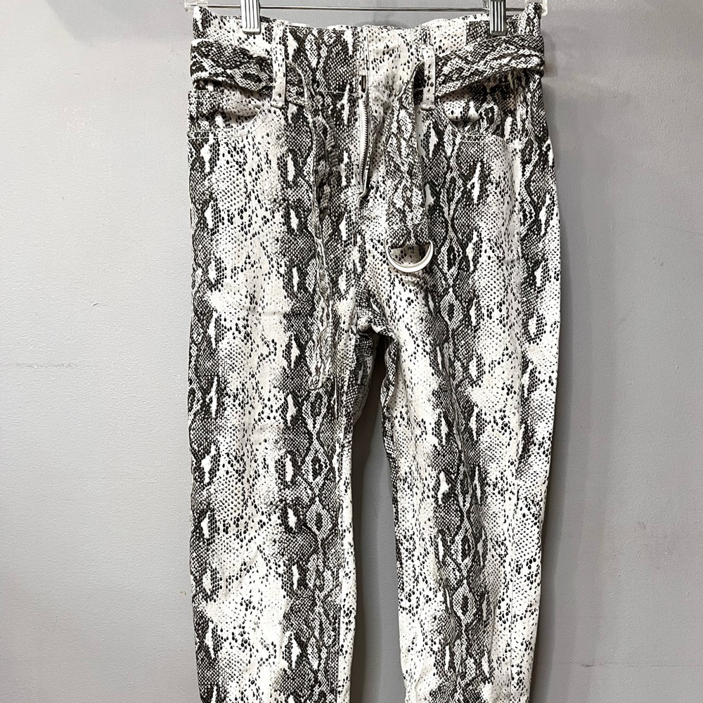 Akira White Snakeskin Skinny Jeans. Size 5